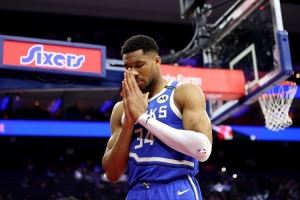 字母哥承认正面临交易的诱惑 但承诺保持职业性&新赛季决定未来